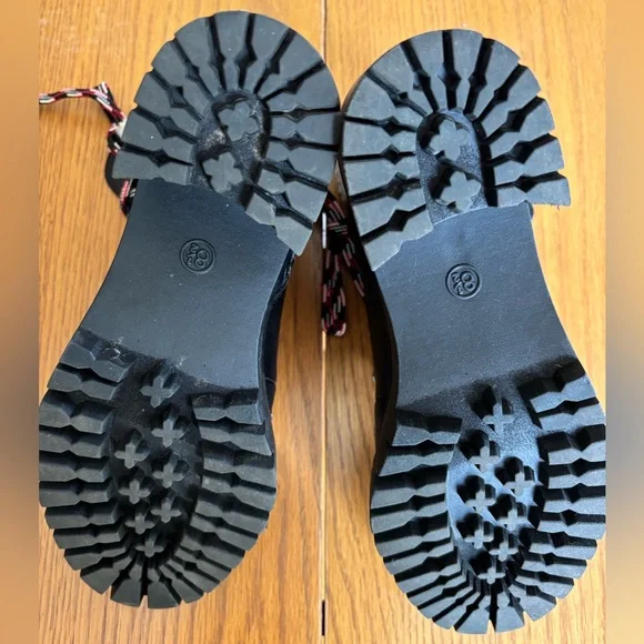 Universal Thread Black and Cream Women's Lace-Up Combat Boots, size 8.5 - Picture 6 of 9